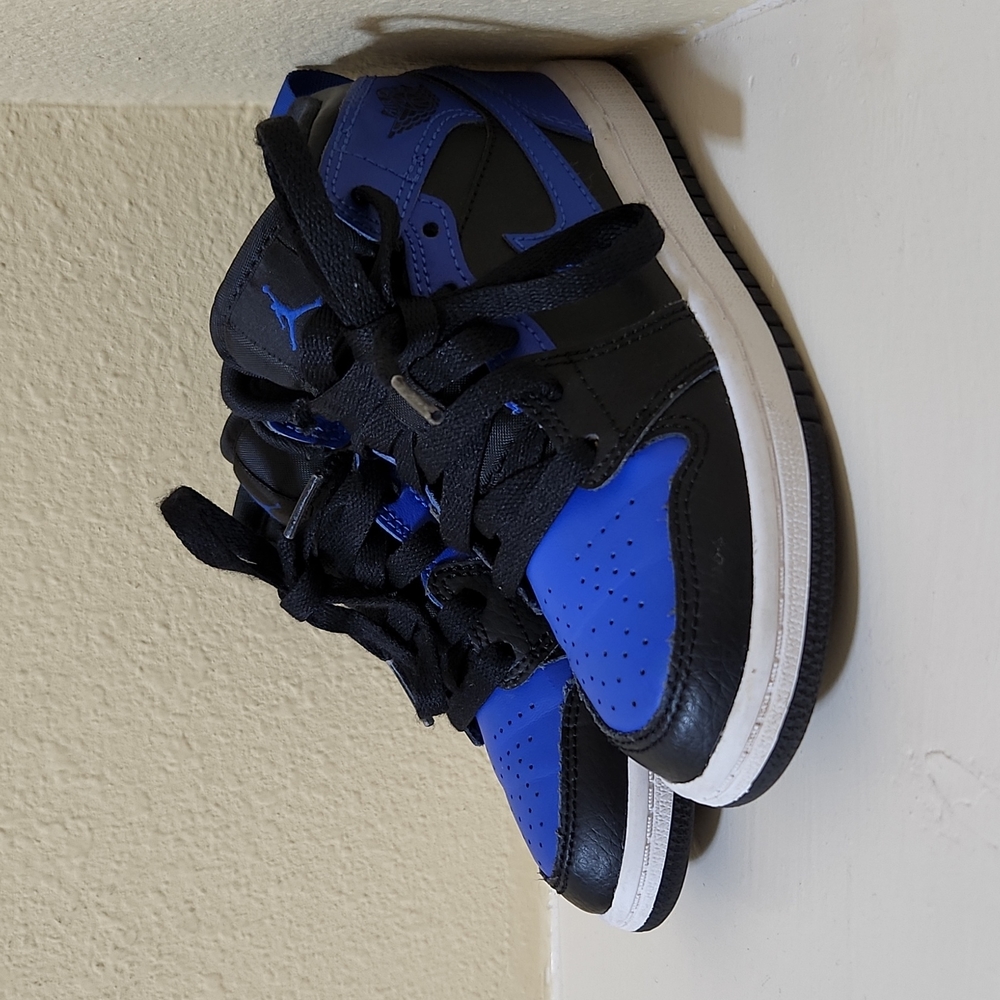 Jordan 1 Mid royal